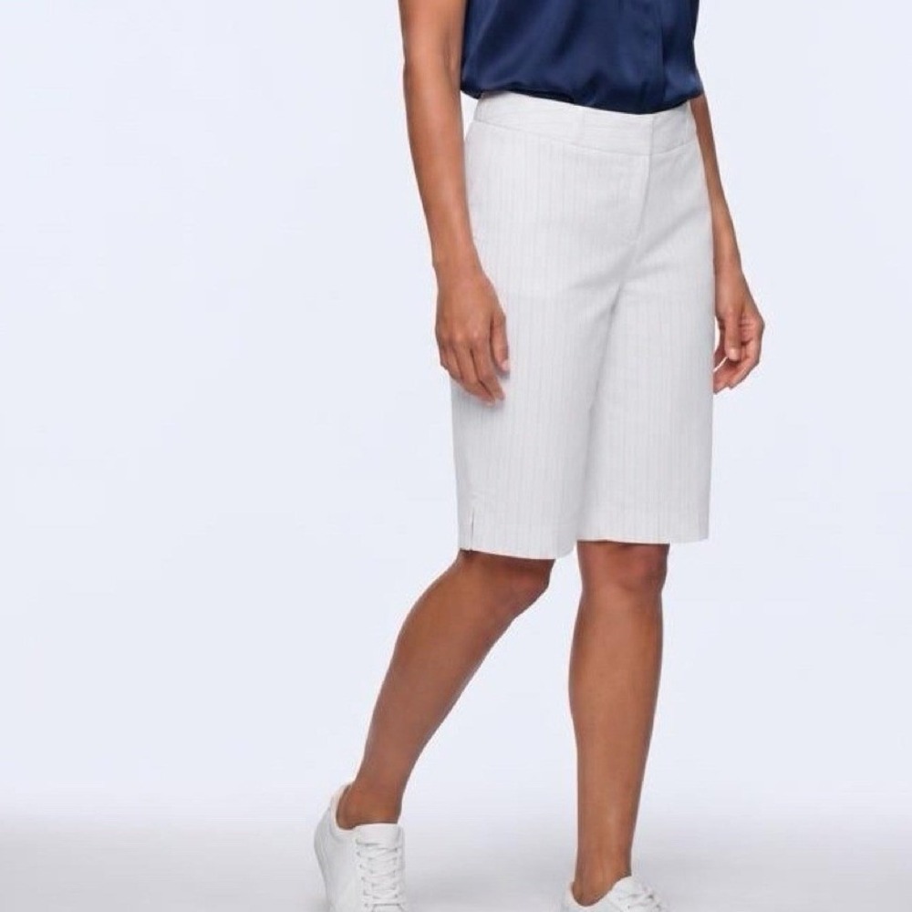 Worthington Bermuda Shorts Women 6 White Pinstripe Modern Fit Cotton Stretch